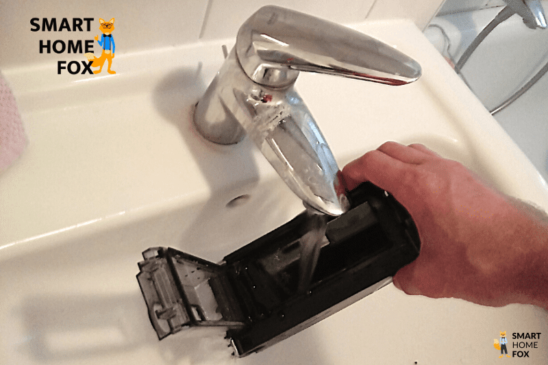 aspirateur robot irobot roomba i3 plus nettoyage bac a poussiere